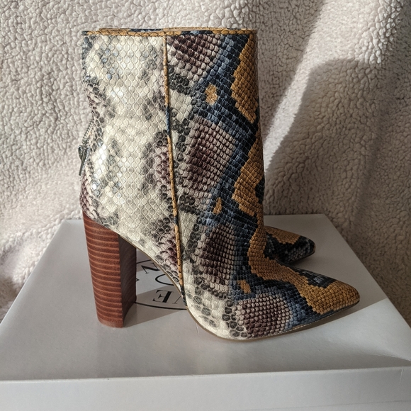 Steve Madden Trista Multi Snake 6.5 - Picture 8 of 8